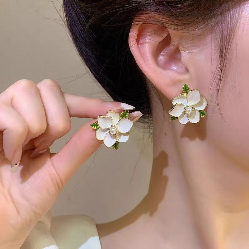White Flower &amp; Leaves - Ear Earring