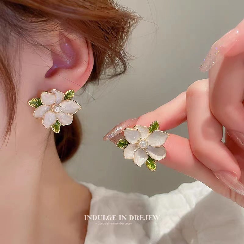 White Flower &amp; Leaves - Ear Earring