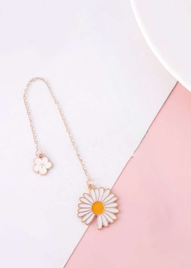 Daisy Flower Dangling -  Bookmark