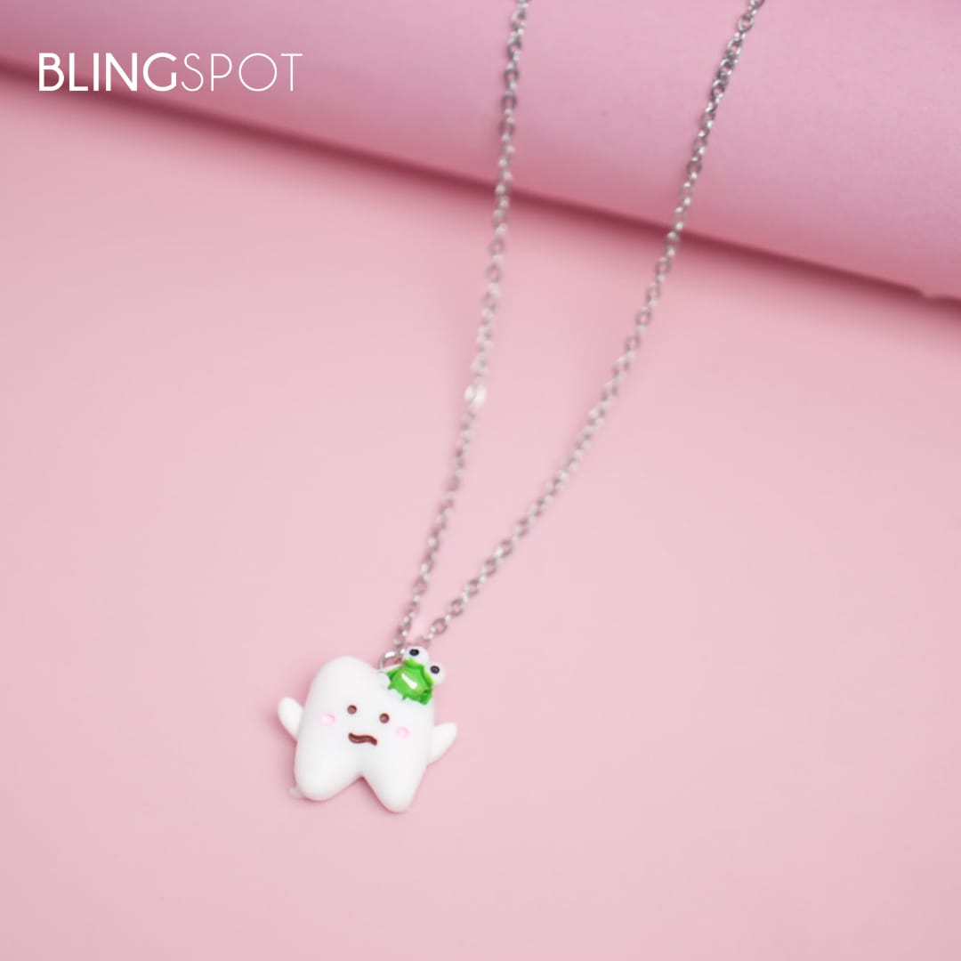 Funny Tooth - Necklace