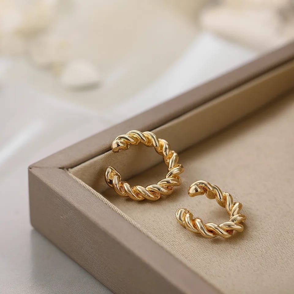 Gold Twist - Ear Cuff