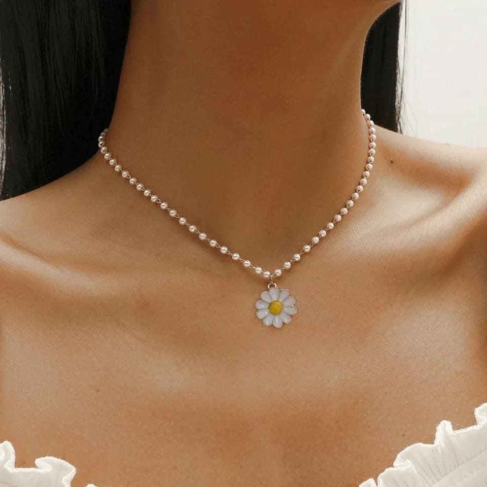 Daisy Pearl Beads - Necklace