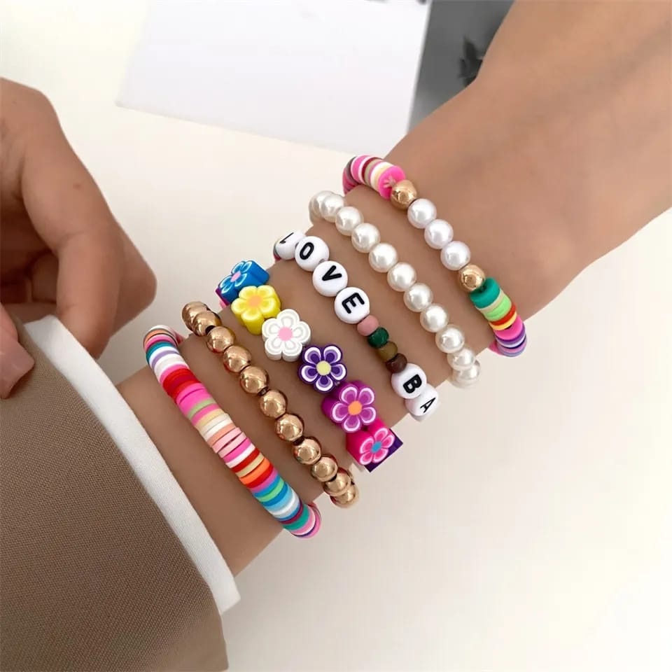 Cool Maker PopStyle Bracelet Maker, Friendship Bracelet Making Kit, 170  Stylish Beads, 10 Bracelets & Storage - Walmart.ca