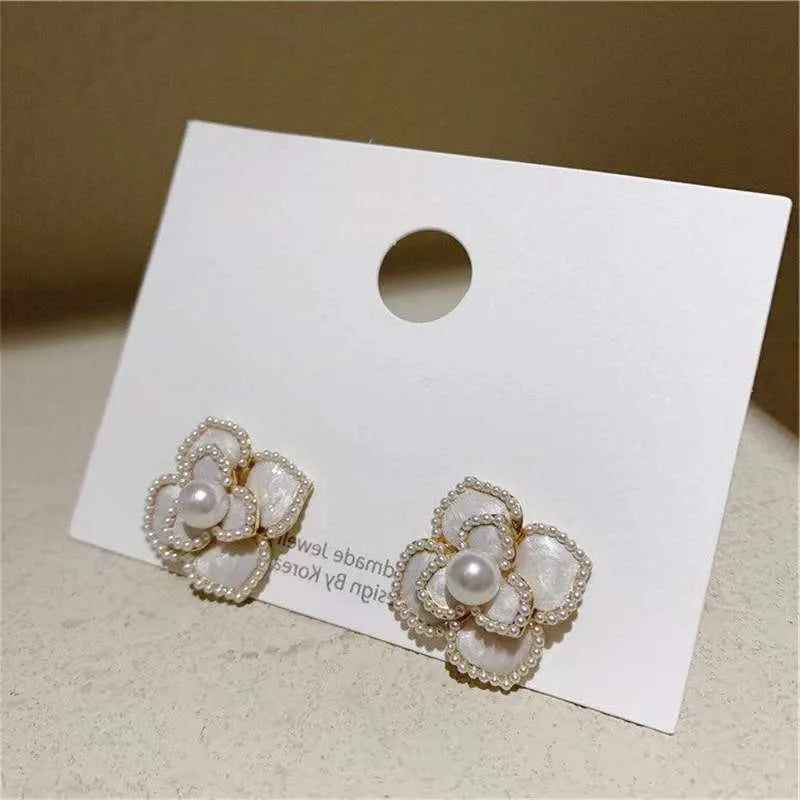 Pearls Flower - Earring