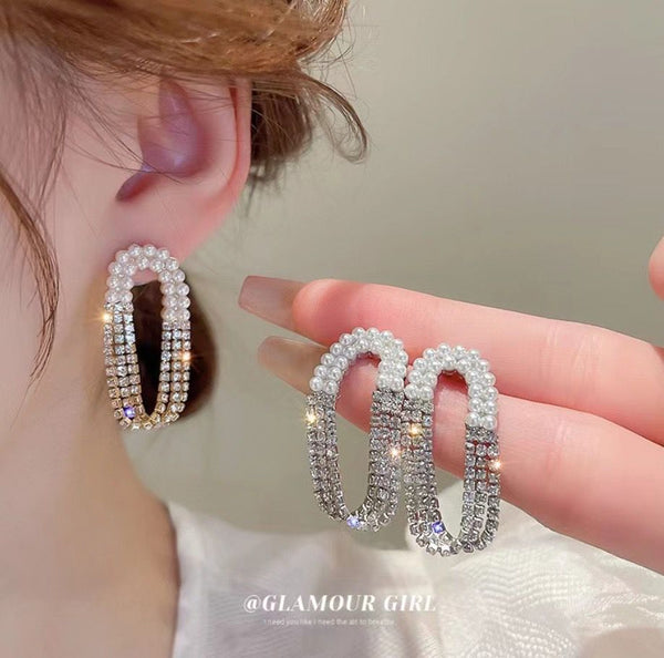 - Dangling Pearly Diamonds Gold & Silver - Earring