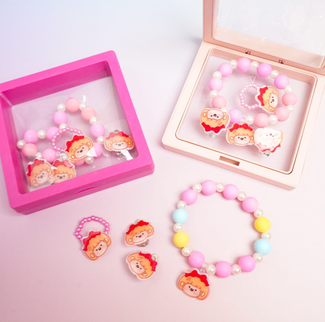 Cute Girl Face Beaded Pearls - Box Jewelry Set