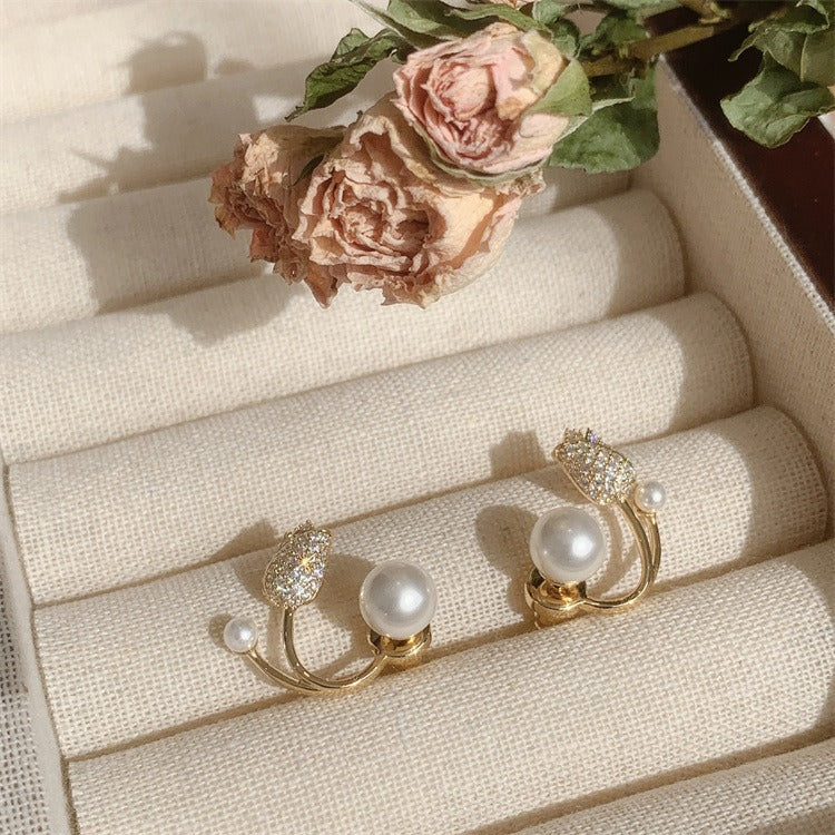 Pearl & Tulip Gold - Ear Studs