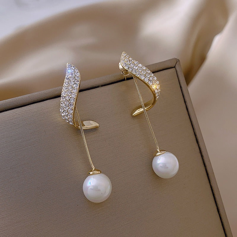 Dangling Pearl Gold - Earrings