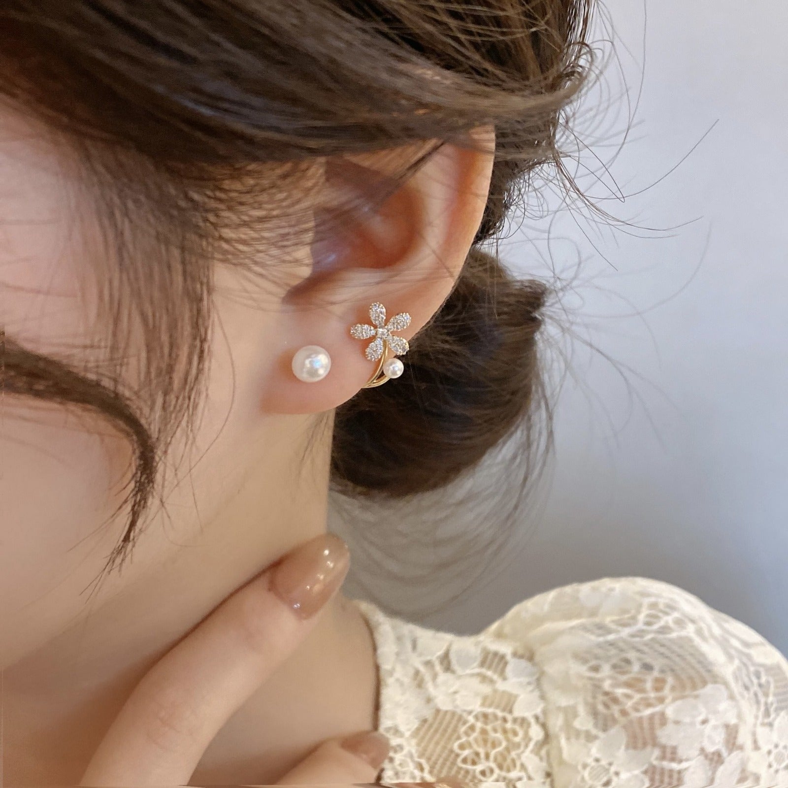 Blingy Flower Pearl - Ear Studs