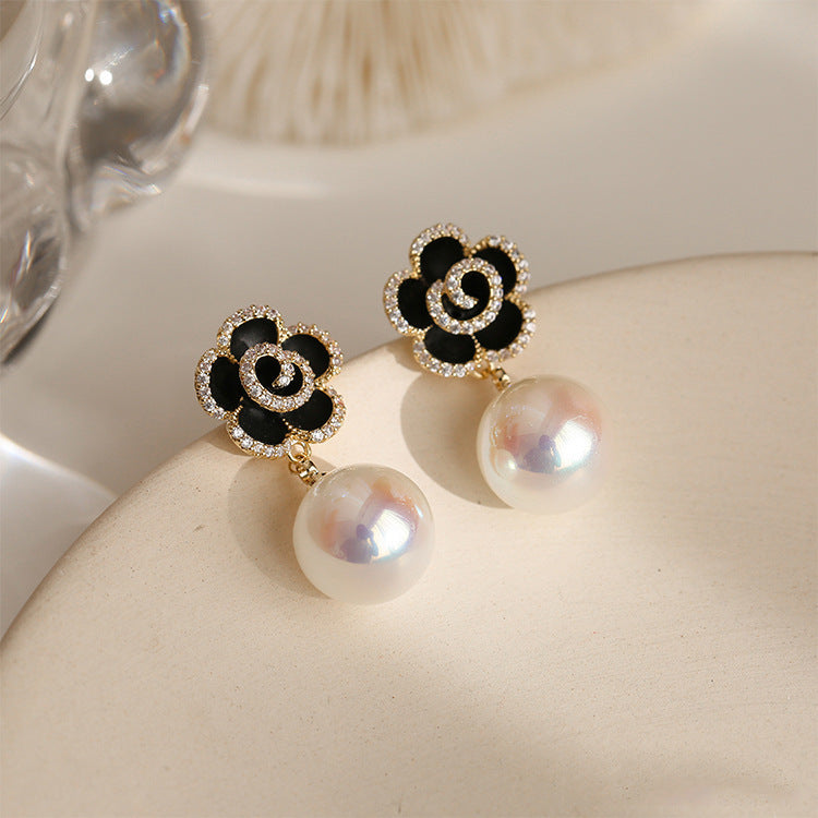 Pearl & Black Flower - Earrings