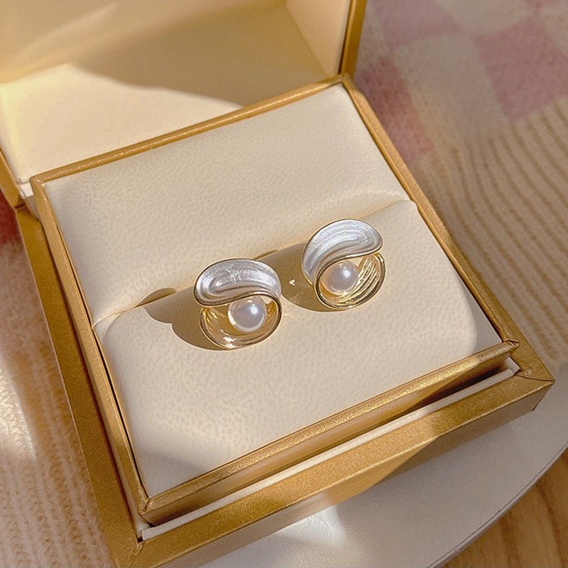 White Pearl Gold - Earrings