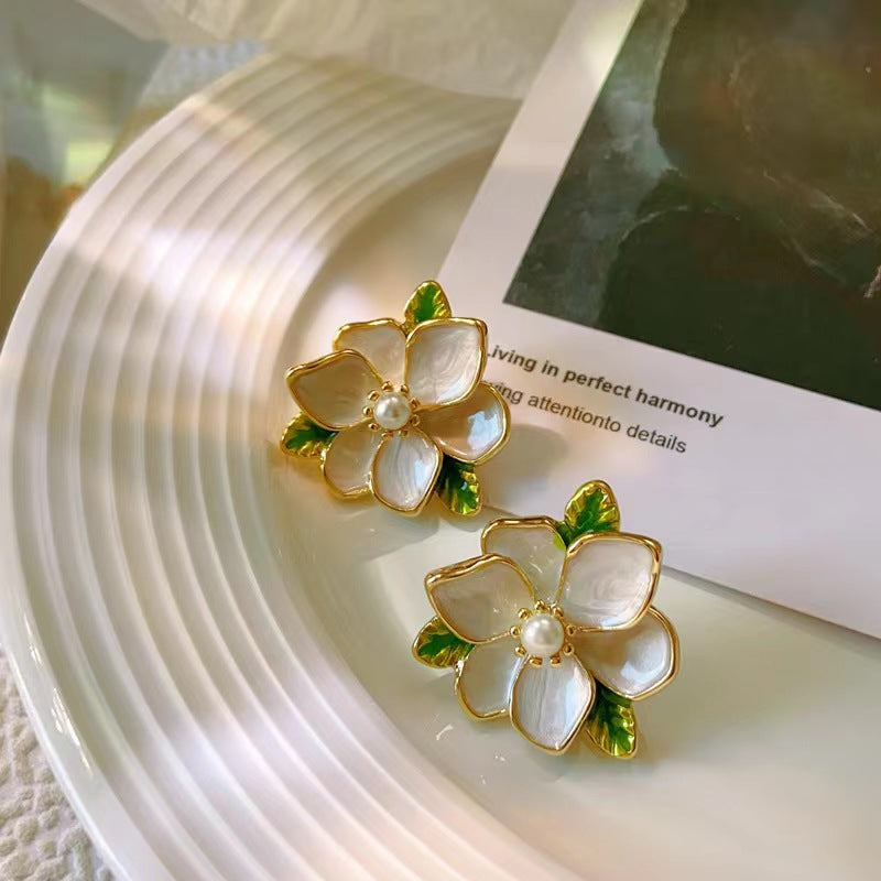 White Flower & Leaves - Earrings