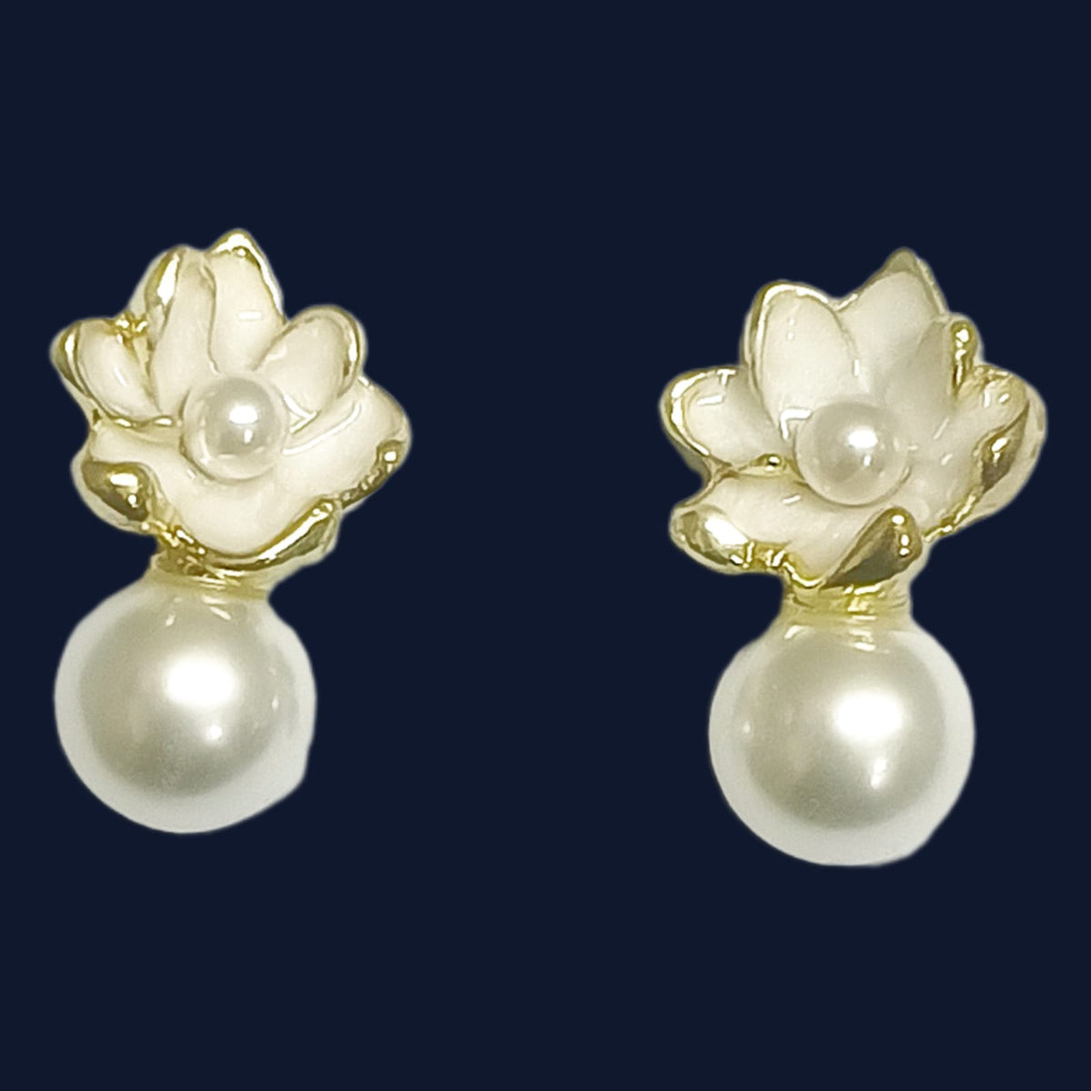 White Pearl Flower - Earring