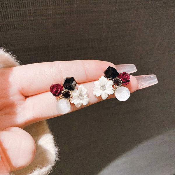 Maroon & White Flowers - Earrings