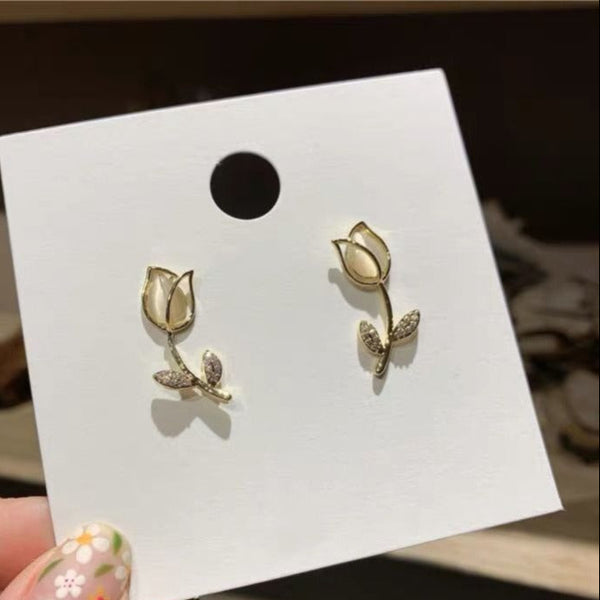 White Shiny Rosebud - Earring