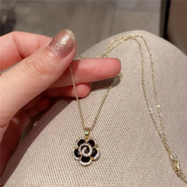 Diamond Flower Black & Gold - Necklace
