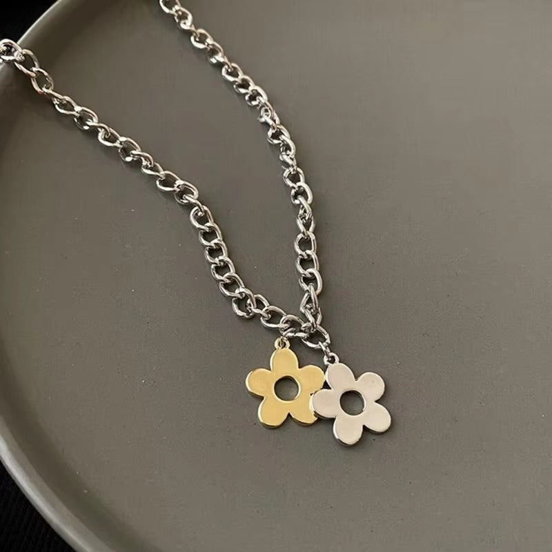 Foiled Flower Chain Silver - Necklace