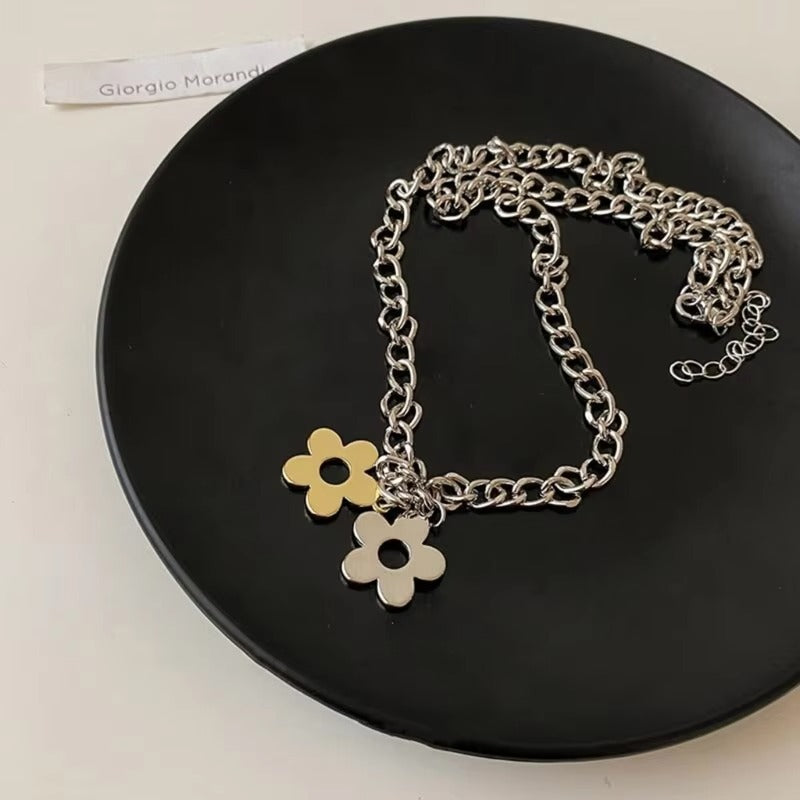 Foiled Flower Chain Silver - Necklace