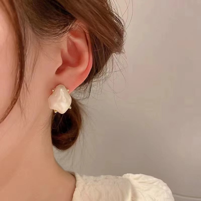 White Cluster Pearl Gold  - Earring