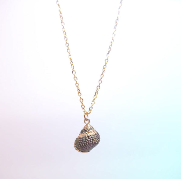 Vintage Shell - Necklace