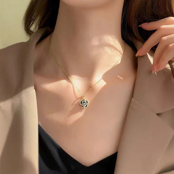 Blinky Black Flower - Necklace