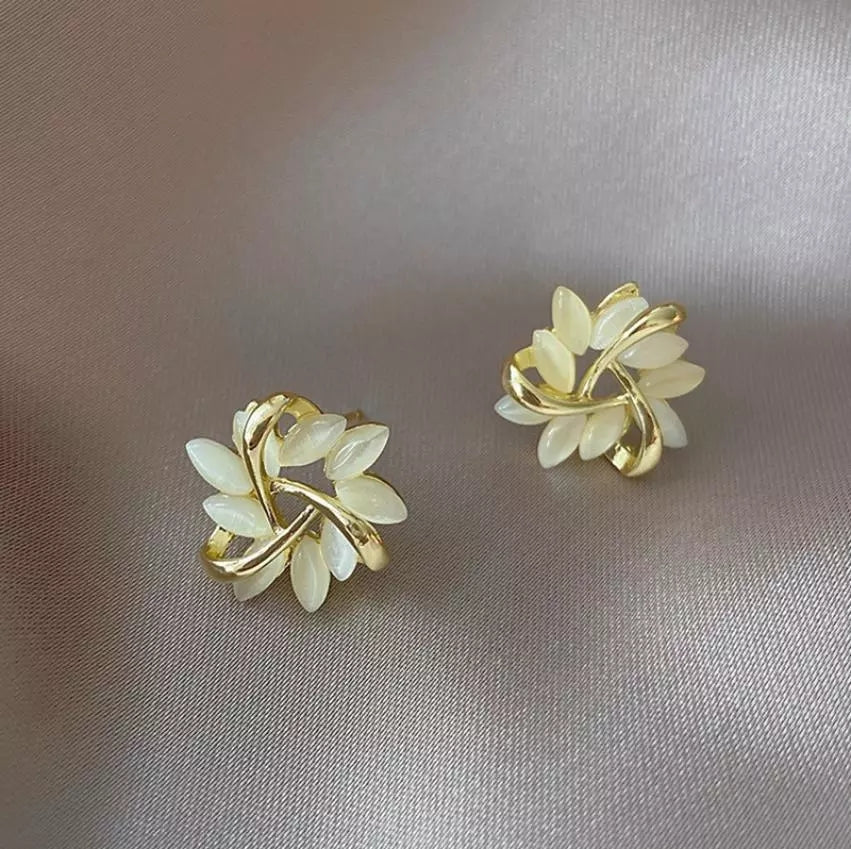 Gold Flower - Ear Studs