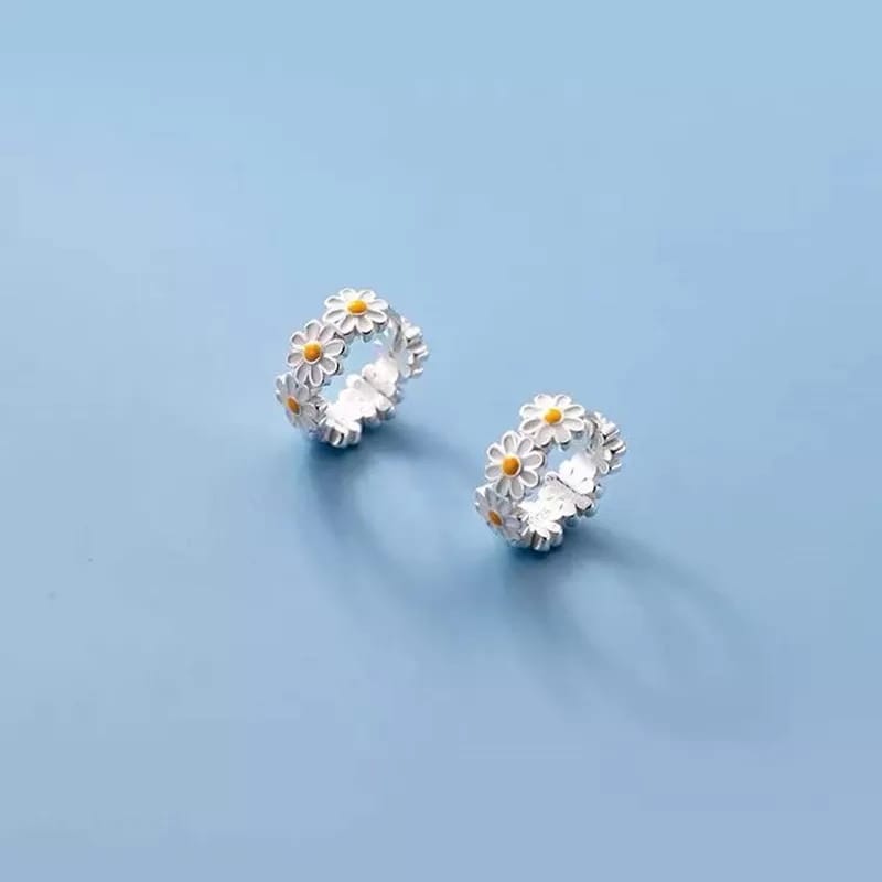 Daisy Hoop - Ear Studs