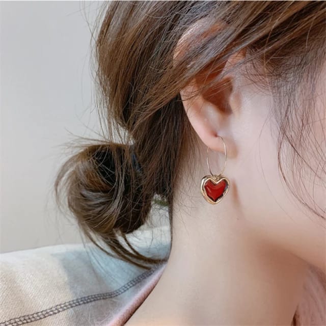 Dangling Heart - Earring