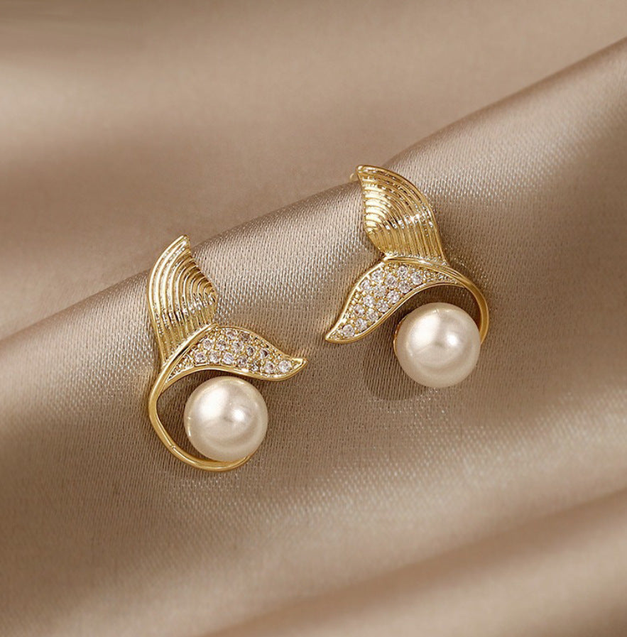 Mermaids Tail Pearl - Earring