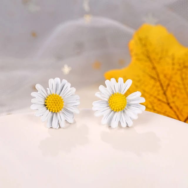 White Daisy Flower - Earring